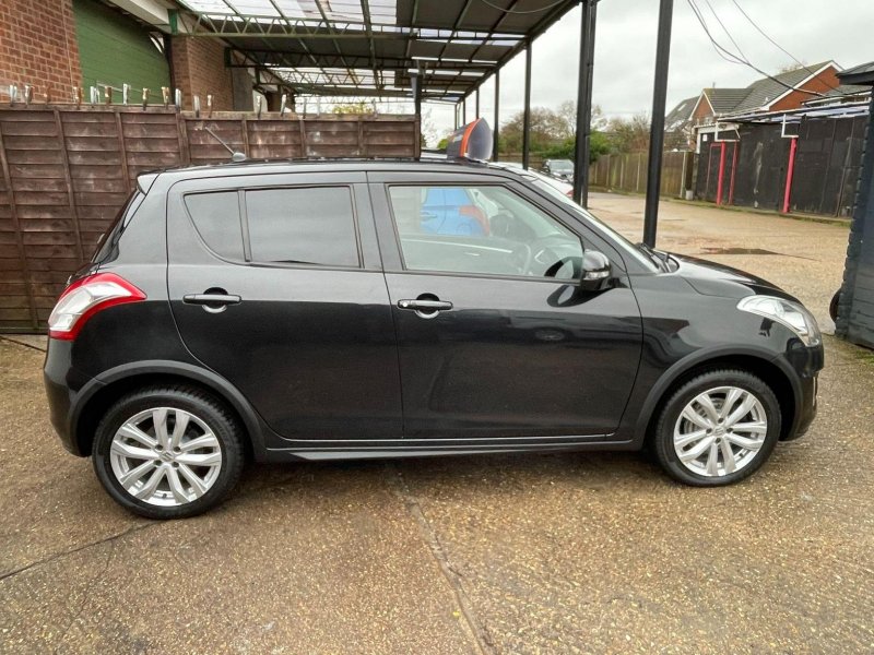 SUZUKI SWIFT