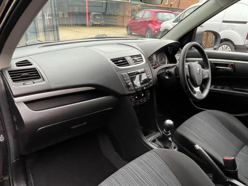 SUZUKI SWIFT