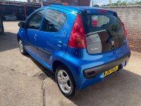 PEUGEOT 107