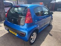 PEUGEOT 107