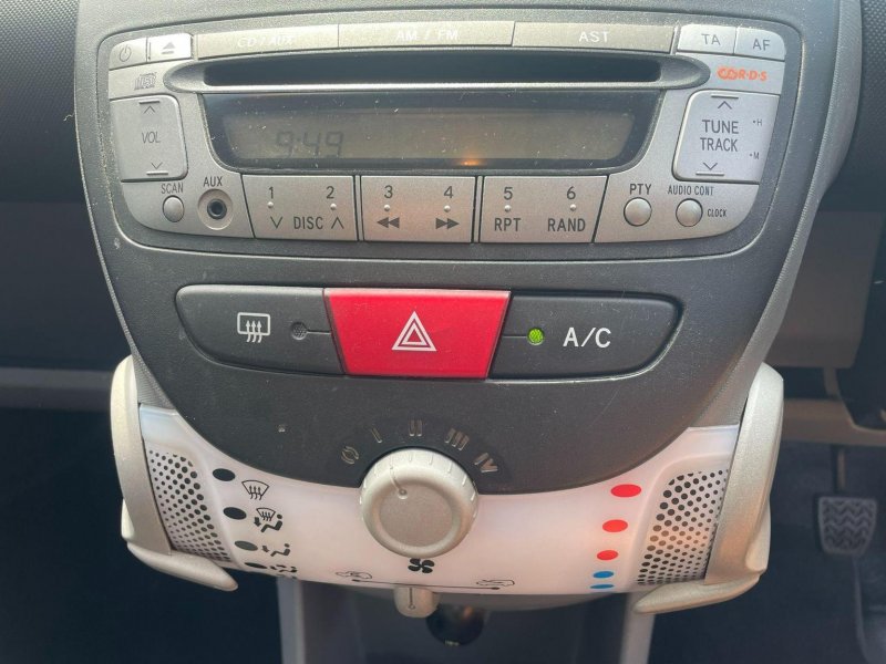 PEUGEOT 107
