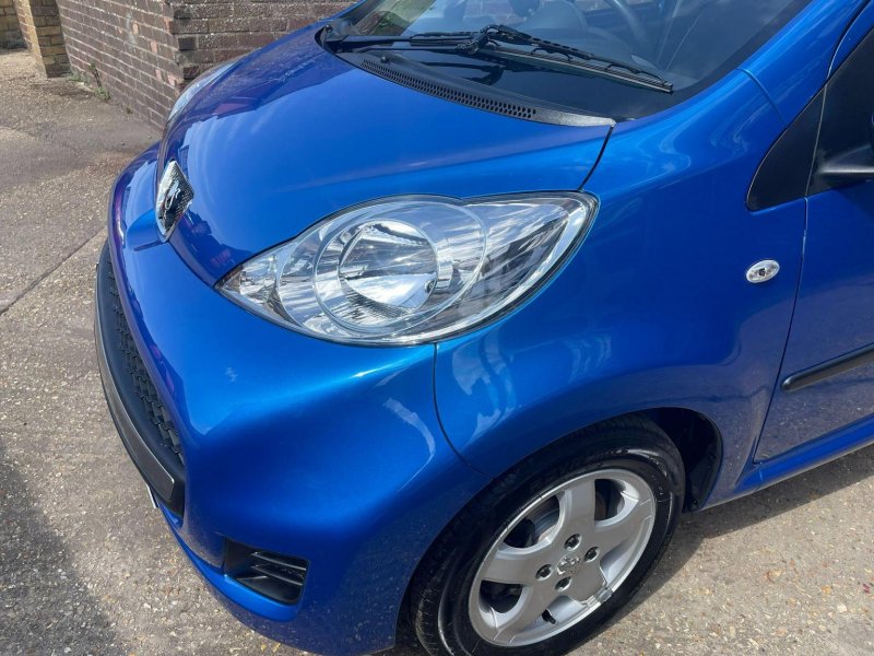 PEUGEOT 107