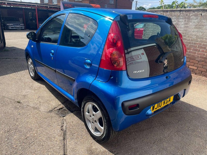 PEUGEOT 107