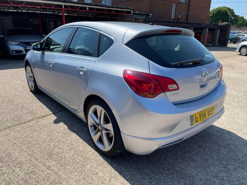 VAUXHALL ASTRA